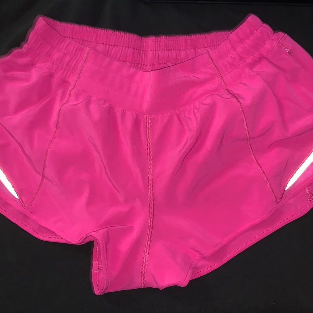 hotty hot 2.5in sonic pink lululemon shorts size 8